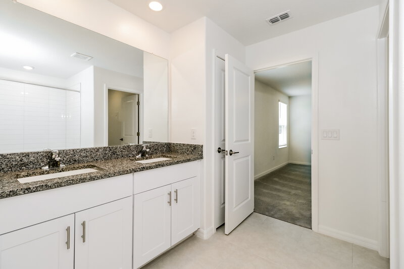 2,595/Mo, 2141 Skybrooke Blvd Lutz, FL 33558 Main Bathroom View