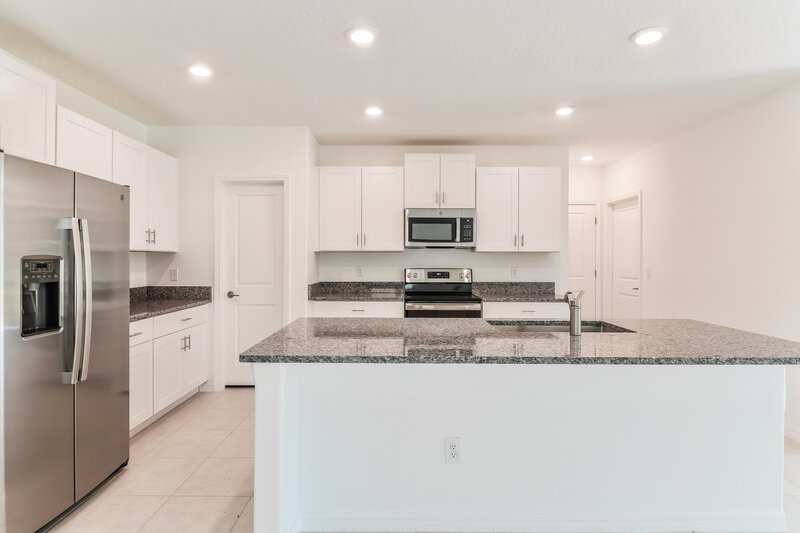 3,040/Mo, 2161 Skybrooke Blvd Lutz, FL 33558 Kitchen View 2