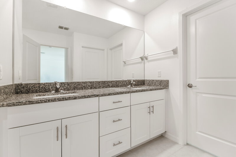 3,040/Mo, 2161 Skybrooke Blvd Lutz, FL 33558 Main Bathroom View
