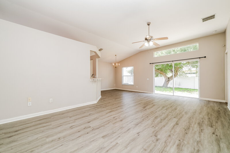2,055/Mo, 10422 Hunters Haven Blvd Riverview, FL 33578 Living Room View 2