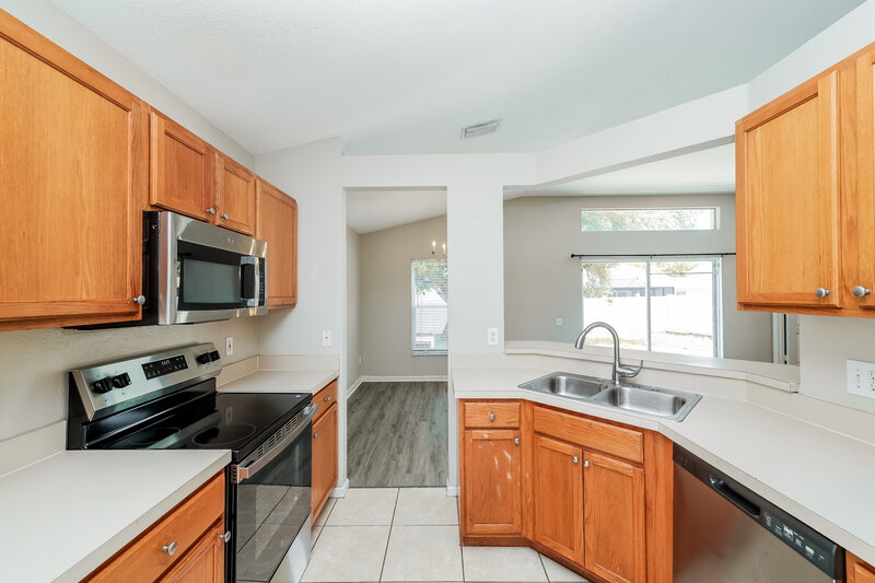 2,055/Mo, 10422 Hunters Haven Blvd Riverview, FL 33578 Kitchen View