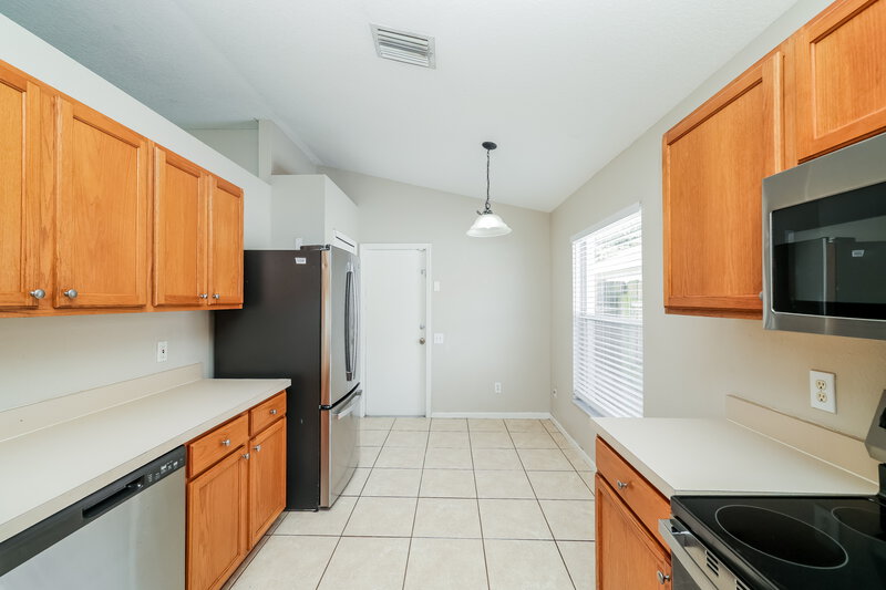2,055/Mo, 10422 Hunters Haven Blvd Riverview, FL 33578 Kitchen View 2