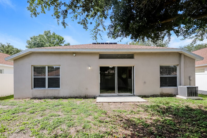 2,055/Mo, 10422 Hunters Haven Blvd Riverview, FL 33578 Rear View