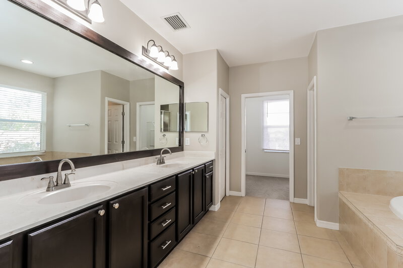 3,395/Mo, 3050 Silvermill Loop Land O Lakes, FL 34638 Main Bathroom View
