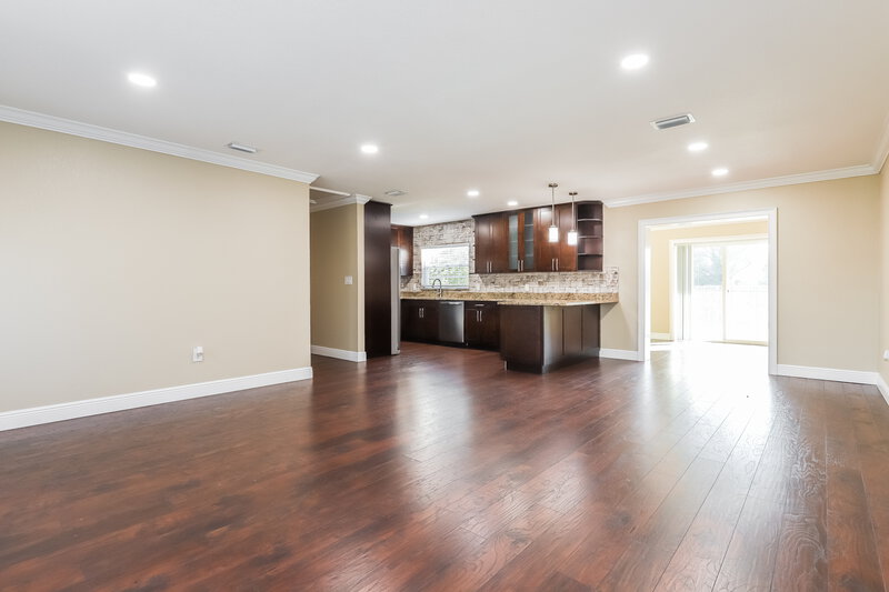 2,550/Mo, 10209 N Fleetwood Dr Tampa, FL 33612 Living Room View