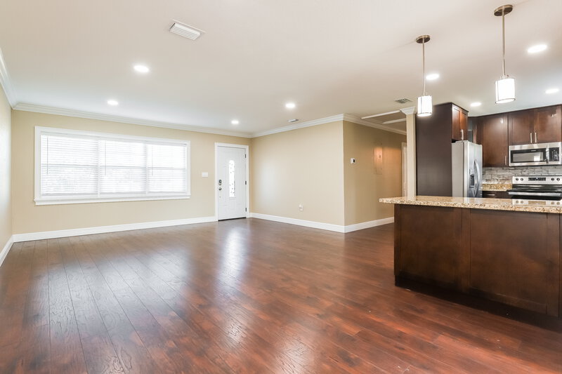 2,550/Mo, 10209 N Fleetwood Dr Tampa, FL 33612 Living Room View 2