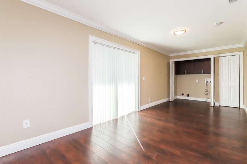 2,550/Mo, 10209 N Fleetwood Dr Tampa, FL 33612 Family Room View