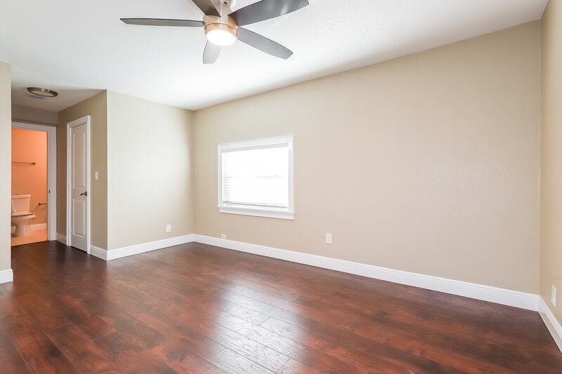 2,550/Mo, 10209 N Fleetwood Dr Tampa, FL 33612 Main Bedroom View 2