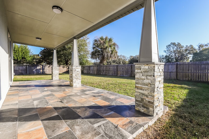 2,550/Mo, 10209 N Fleetwood Dr Tampa, FL 33612 Covered Porch View
