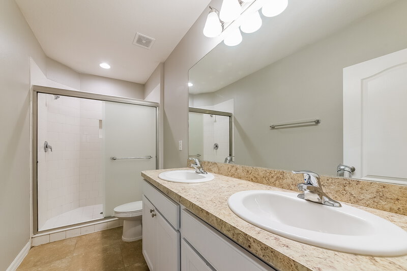 1,975/Mo, 10408 Red Carpet Ct Riverview, FL 33578 Main Bathroom View