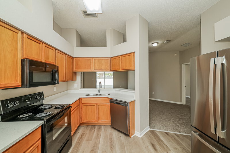 2,235/Mo, 11025 Whittney Chase Dr Riverview, FL 33579 Kitchen View