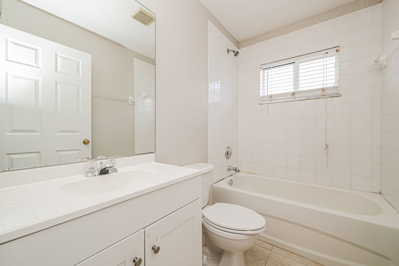 2,235/Mo, 11025 Whittney Chase Dr Riverview, FL 33579 Bathroom View