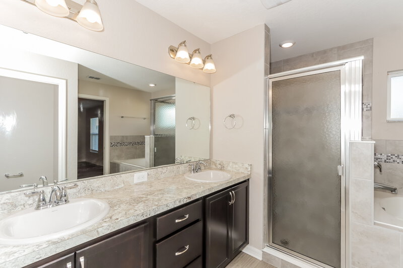 2,275/Mo, 2037 Harvest Landing Cir Lakeland, FL 33810 Main Bathroom View