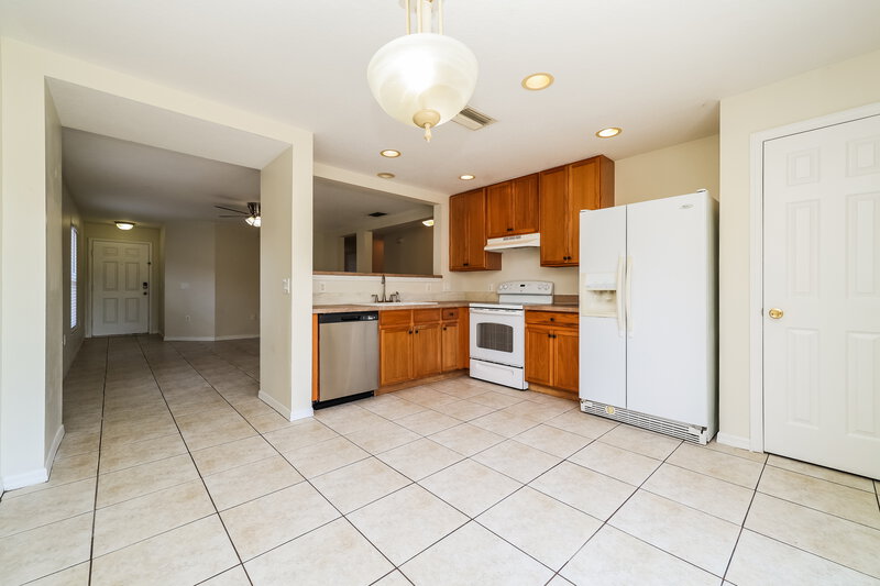 2,035/Mo, 11805 Prickly Pear Way Seffner, FL 33584 Kitchen View