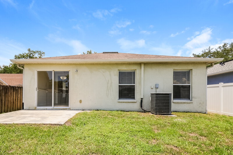 2,035/Mo, 11805 Prickly Pear Way Seffner, FL 33584 Rear View
