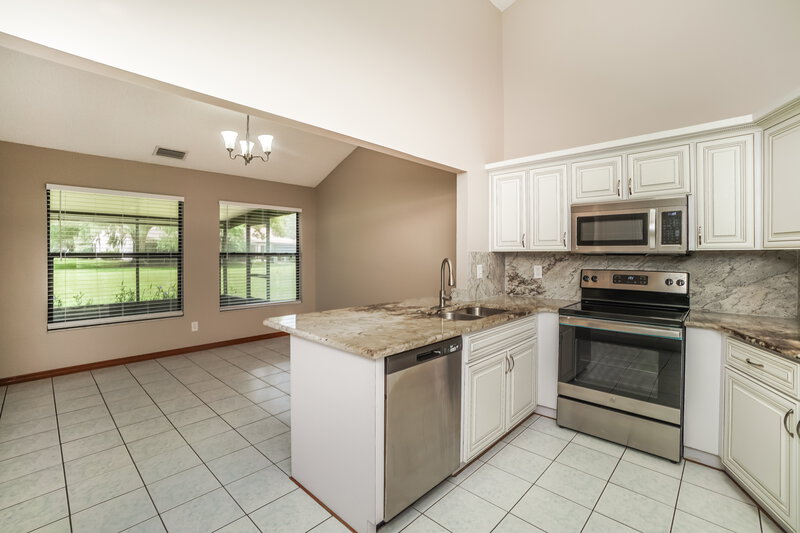 1,985/Mo, 34522 Cedarfield Dr Dade City, FL 33523 Kitchen View