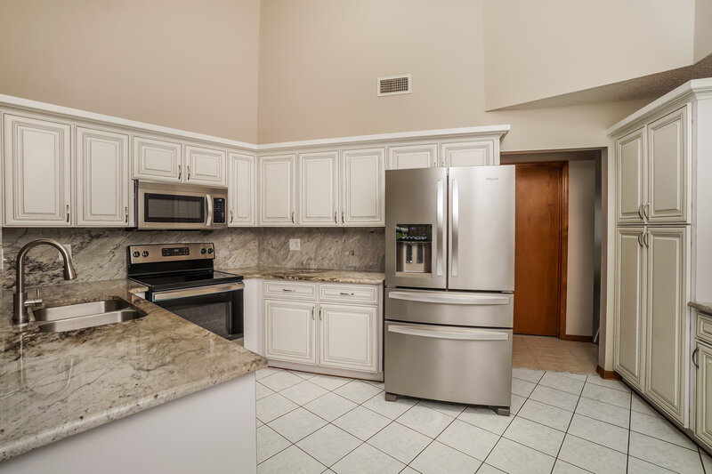 1,985/Mo, 34522 Cedarfield Dr Dade City, FL 33523 Kitchen View 2