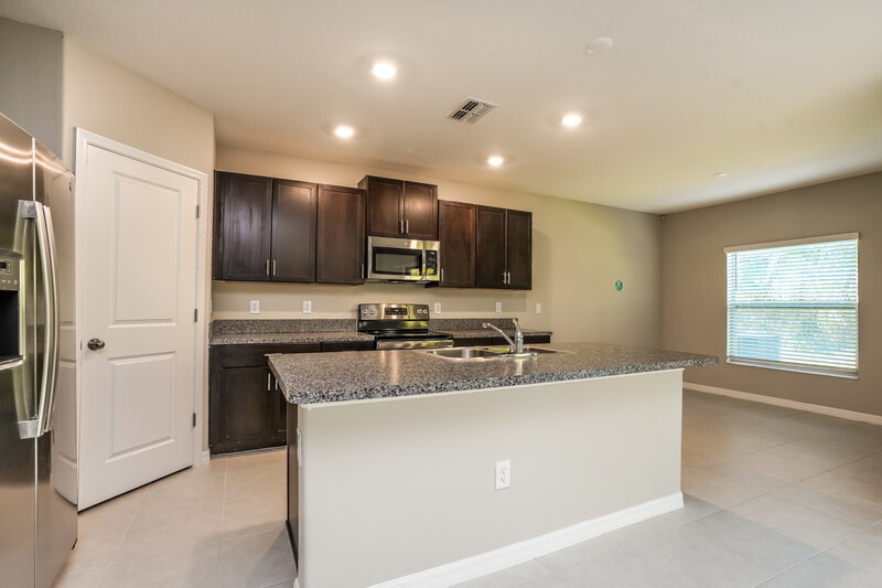 2,680/Mo, 7218 Spring Snowflake Ave Tampa, FL 33619 Kitchen View