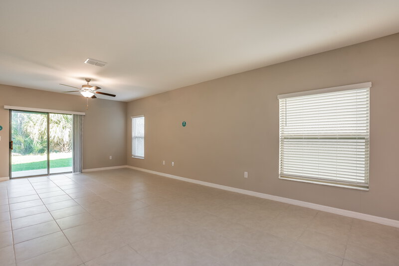 2,680/Mo, 7218 Spring Snowflake Ave Tampa, FL 33619 Family Room View