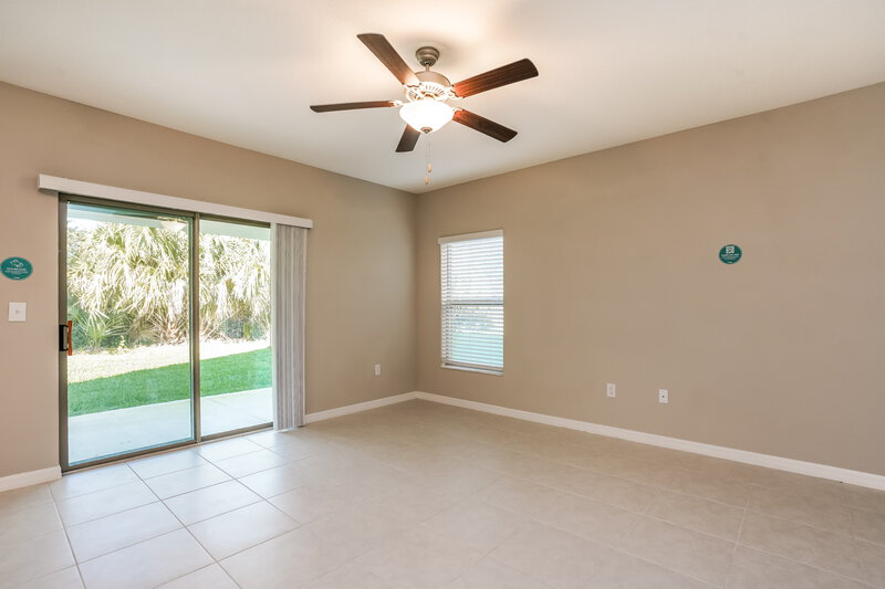 2,680/Mo, 7218 Spring Snowflake Ave Tampa, FL 33619 Family Room View 2