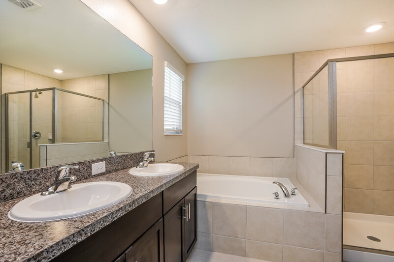 2,680/Mo, 7218 Spring Snowflake Ave Tampa, FL 33619 Main Bathroom View