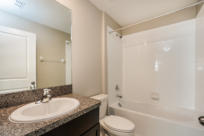 2,680/Mo, 7218 Spring Snowflake Ave Tampa, FL 33619 Bathroom View
