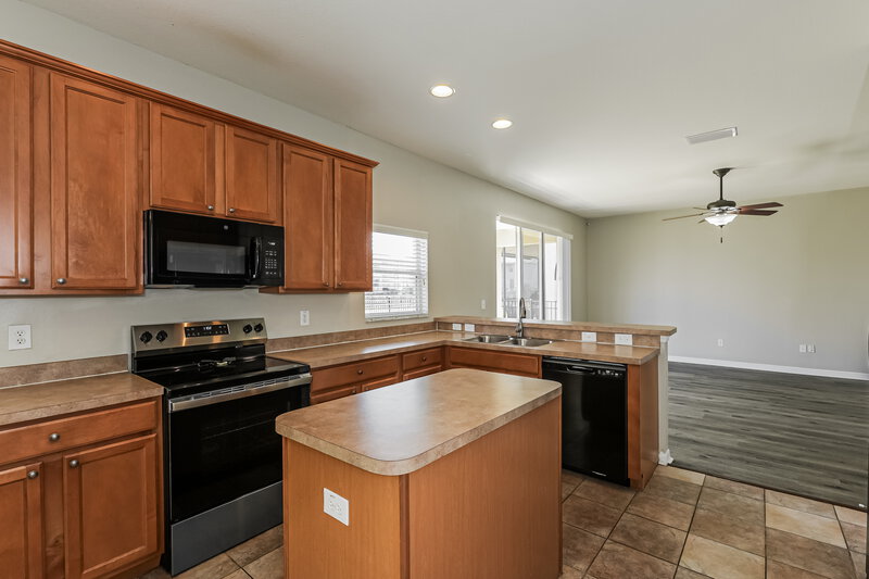 2,520/Mo, 11255 Creek Haven Dr Riverview, FL 33569 Kitchen View 2