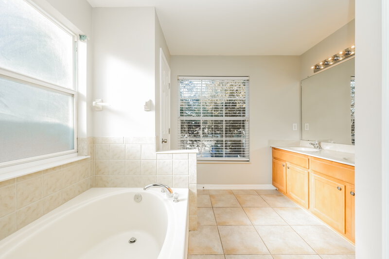 2,455/Mo, 11255 Creek Haven Dr Riverview, FL 33569 Main Bathroom View