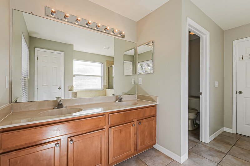 2,520/Mo, 11255 Creek Haven Dr Riverview, FL 33569 Main Bathroom View