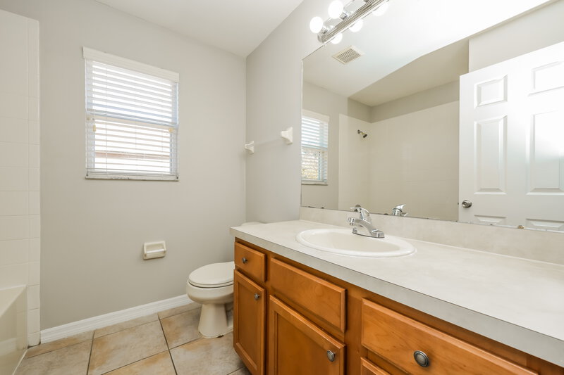 2,455/Mo, 11255 Creek Haven Dr Riverview, FL 33569 Bathroom View