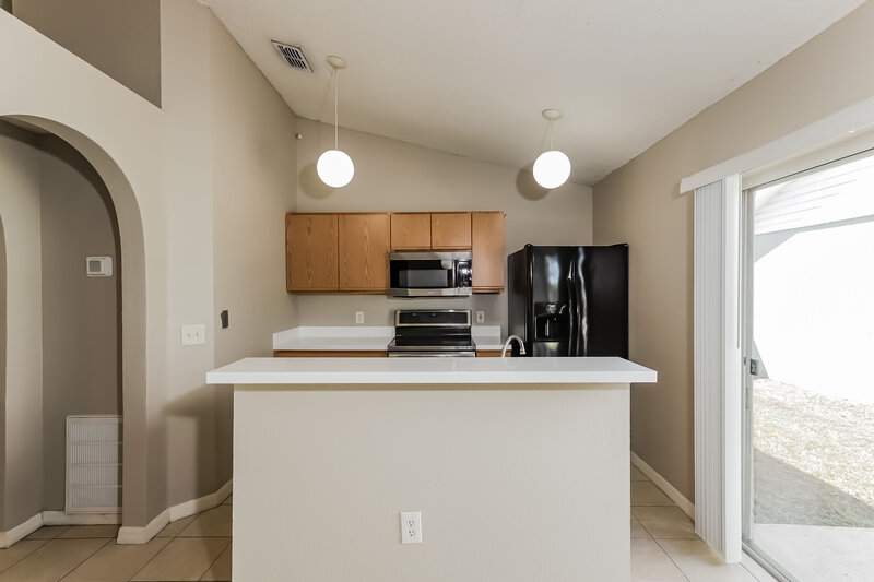 1,930/Mo, 10555 Opus Dr Riverview, FL 33579 Kitchen View