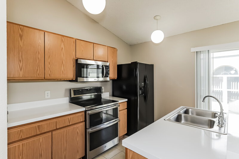 1,930/Mo, 10555 Opus Dr Riverview, FL 33579 Kitchen View 2