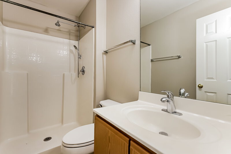 1,930/Mo, 10555 Opus Dr Riverview, FL 33579 Main Bathroom View