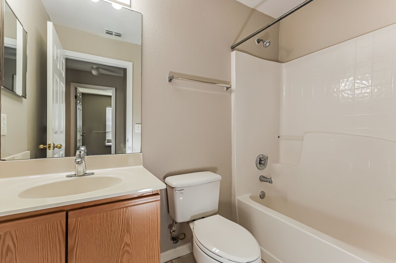 1,930/Mo, 10555 Opus Dr Riverview, FL 33579 Bathroom View