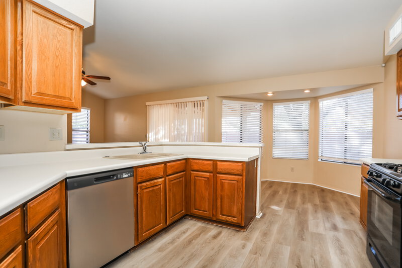 1,720/Mo, 9860 E Paseo San Rosendo Tucson, AZ 85747 Kitchen View 2