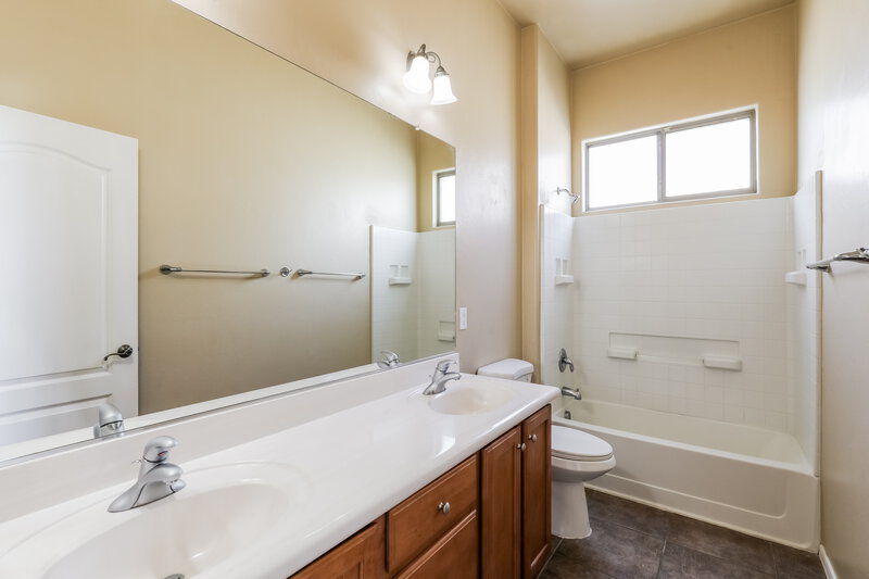 2,310/Mo, 7129 W Autumn Gold Ct Tucson, AZ 85743 Bathroom View