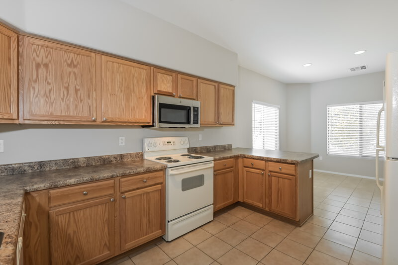 1,670/Mo, 6637 S De Concini Dr Tucson, AZ 85757 Kitchen View 2