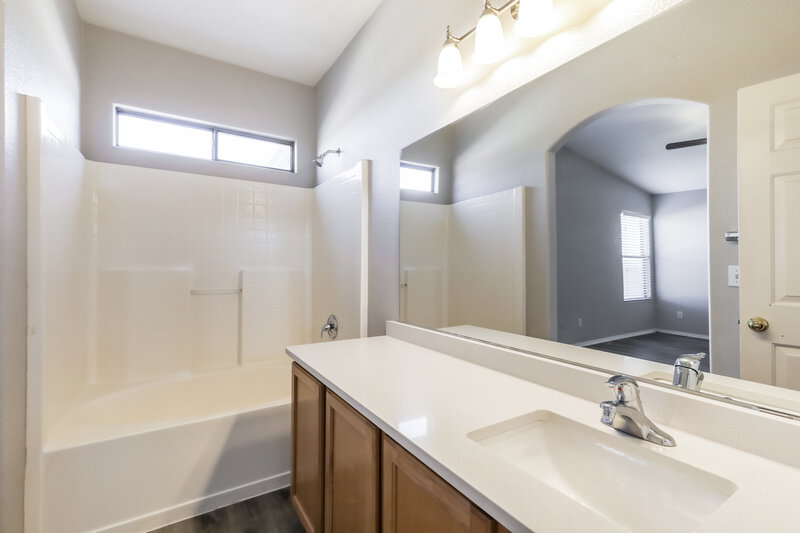 1,695/Mo, 10381 E Roywood Way Tucson, AZ 85747 Bathroom View