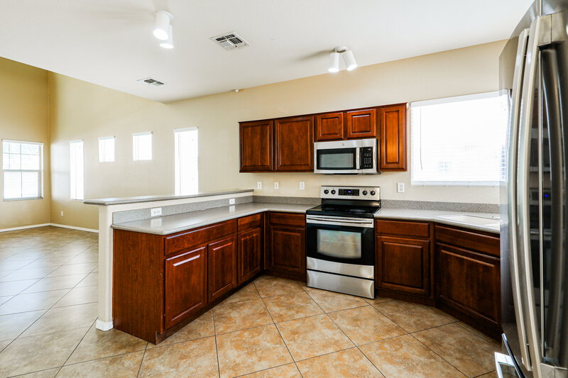 1,765/Mo, 120 E Calle del Rondador Sahuarita, AZ 85629 Kitchen View