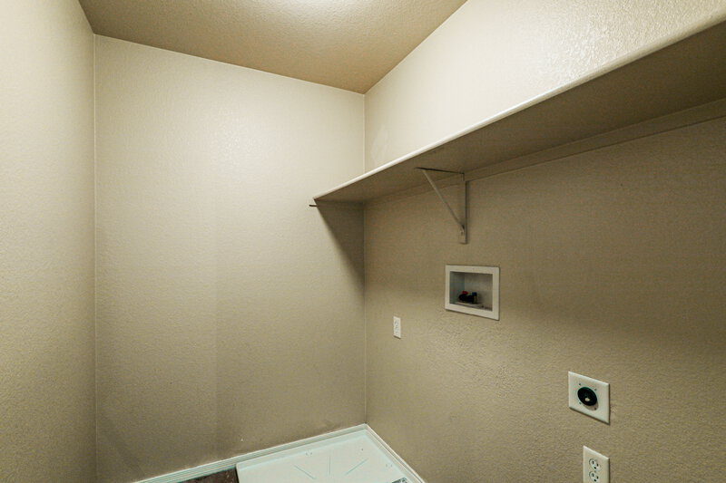1,765/Mo, 120 E Calle del Rondador Sahuarita, AZ 85629 Laundry Room View