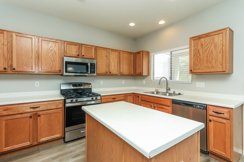 2,230/Mo, 14325 S Via del Moro Sahuarita, AZ 85629 Kitchen View