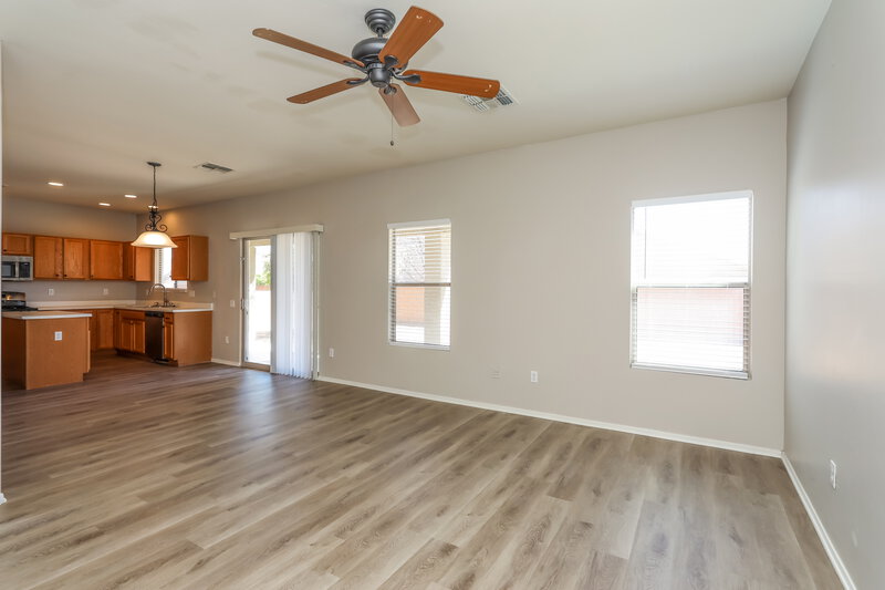 2,230/Mo, 14325 S Via del Moro Sahuarita, AZ 85629 Family Room View