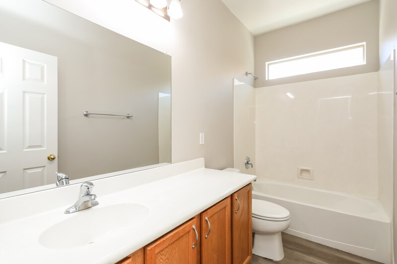 2,230/Mo, 14325 S Via del Moro Sahuarita, AZ 85629 Bathroom View 2
