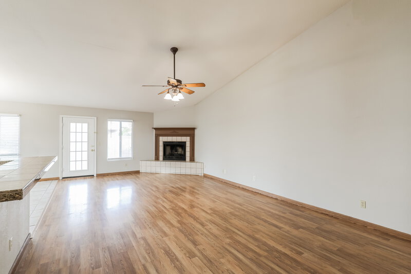 2,205/Mo, 8915 N Veridian Dr Tucson, AZ 85743 Living Room View