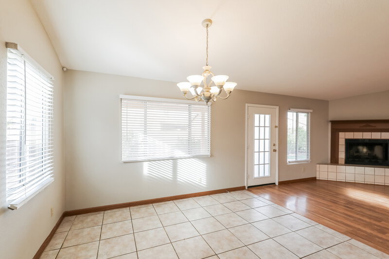 2,205/Mo, 8915 N Veridian Dr Tucson, AZ 85743 Breakfast Nook View