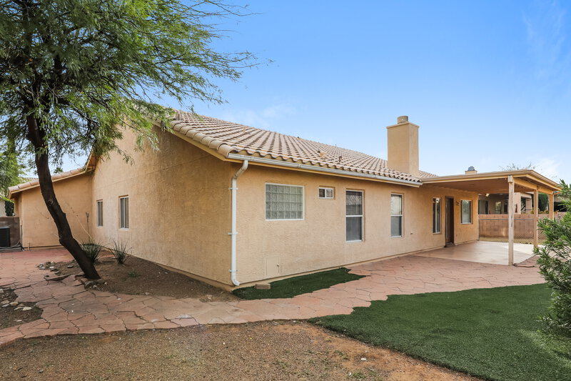 2,205/Mo, 8915 N Veridian Dr Tucson, AZ 85743 Rear View