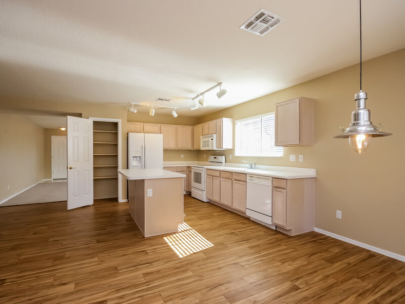 2,335/Mo, 8193 N Stonehill Dr Tucson, AZ 85743 Kitchen View