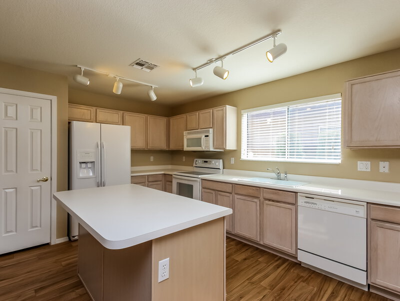 2,335/Mo, 8193 N Stonehill Dr Tucson, AZ 85743 Kitchen View 2