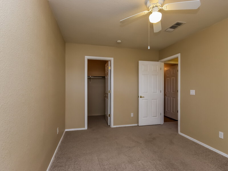 2,335/Mo, 8193 N Stonehill Dr Tucson, AZ 85743 Standard Bed View