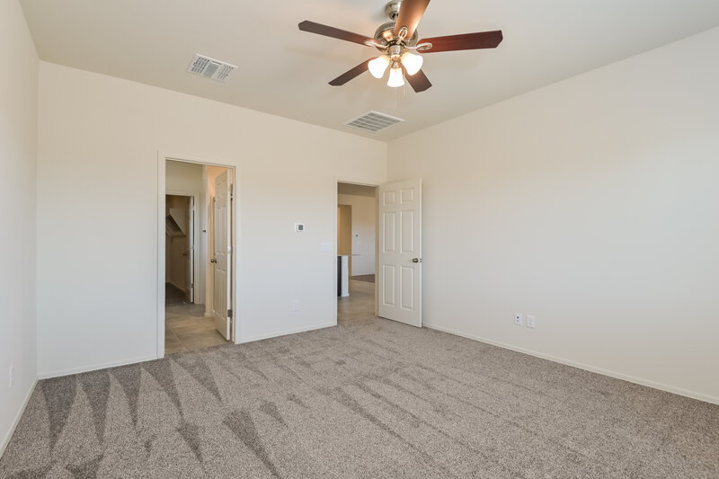 2,180/Mo, 824 W Calle Falerno Sahuarita, AZ 85629 Main Bathroom View 2